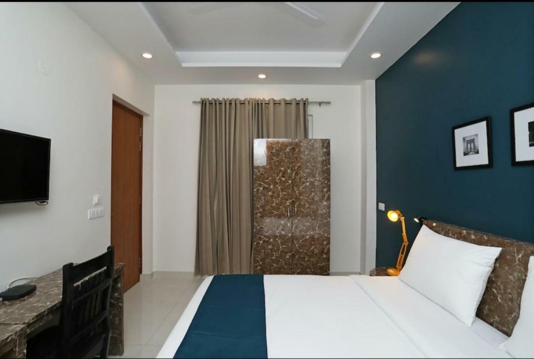 Hotel Galaxy Inn Gurgaon Exterior photo