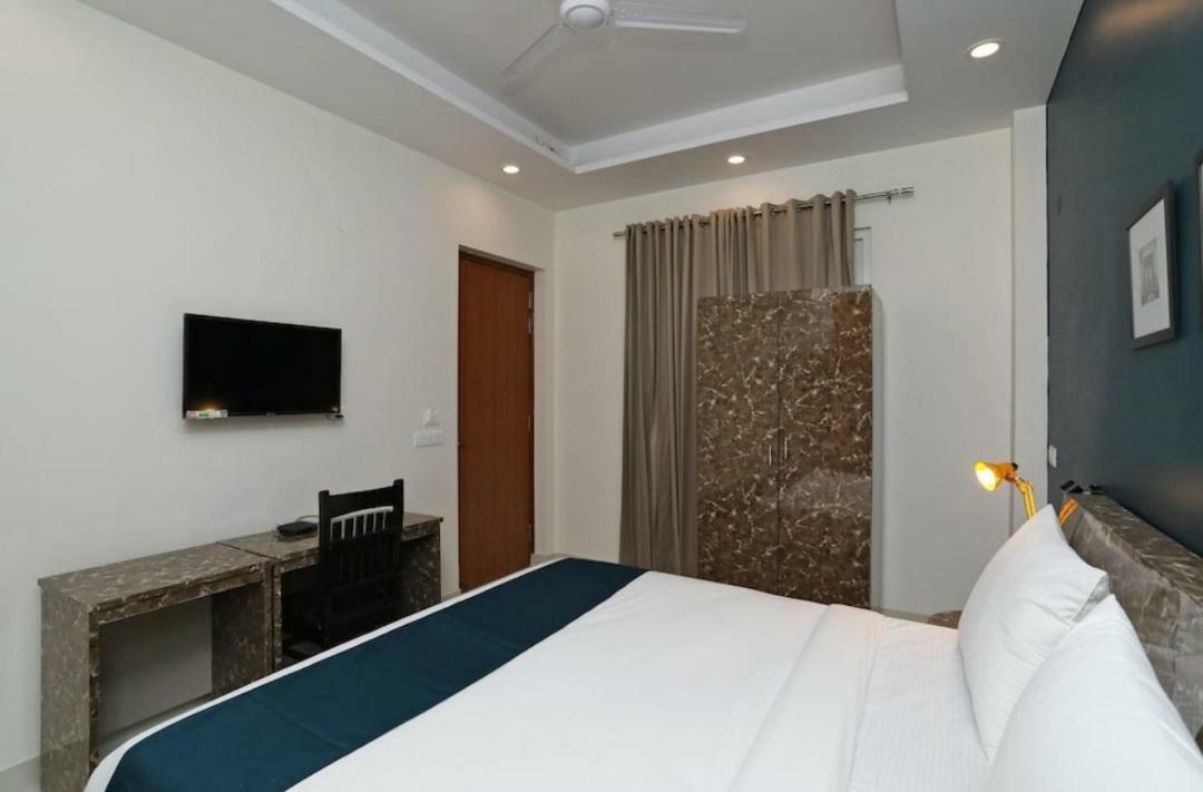 Hotel Galaxy Inn Gurgaon Exterior photo
